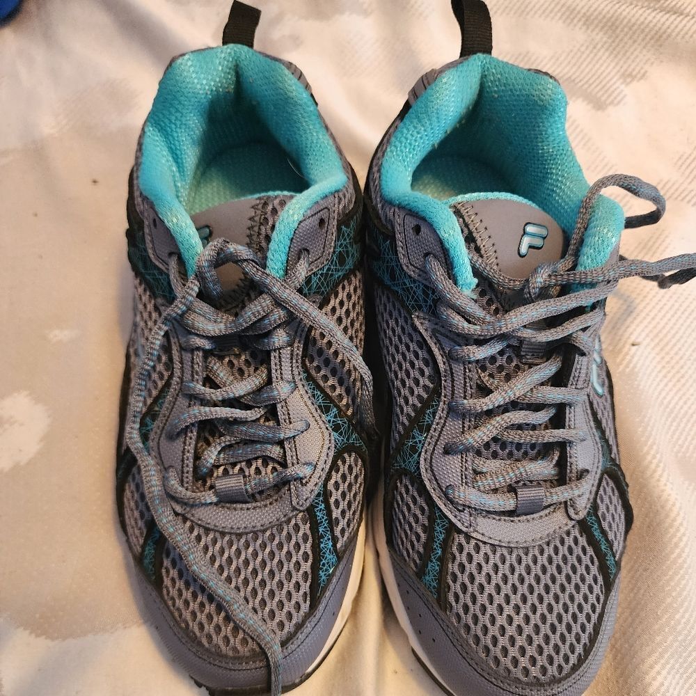 Fila Women's Sneahets, Size 7. Like new